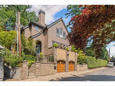 3015 SW Bennington Dr, Portland, OR 97205