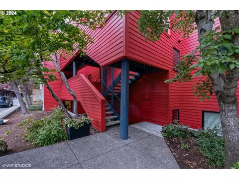710 NW Naito Pkwy #C6, Portland, OR 97209