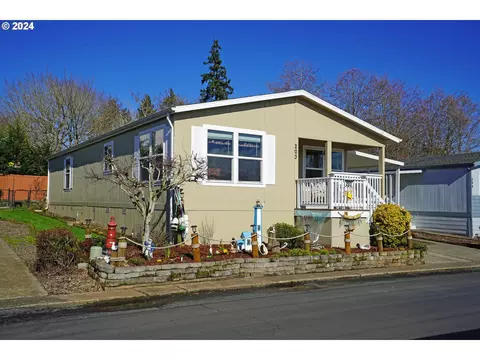 12450 SW Fischer Rd # 203, Portland, OR 97224