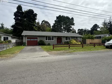 1020 3rd St SE, Bandon, OR 97411