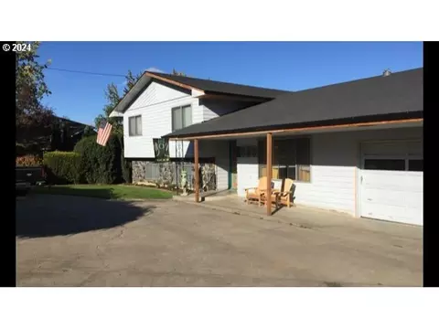 9888 SE 172nd Ave, Happy Valley, OR 97086