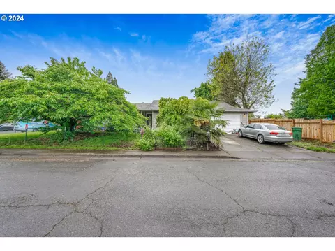 3796 9th St, Hubbard, OR 97032