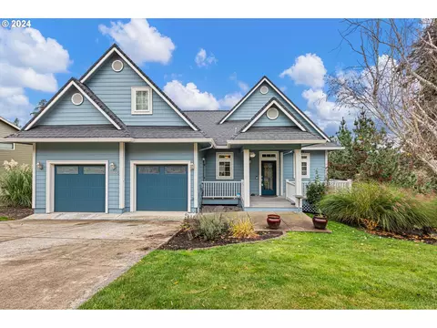 1040 Holly Ave, Cottage Grove, OR 97424