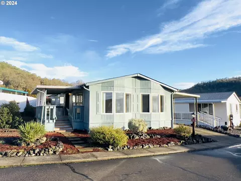 804 Shadow Ranch Ln, Roseburg, OR 97470