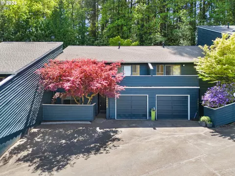 4606 SW Caldew St #B, Portland, OR 97219