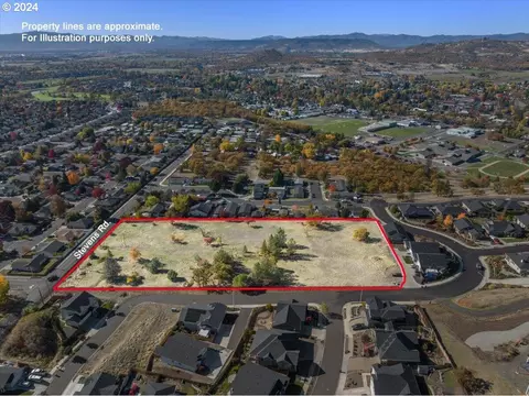 653 Stevens Rd, Eagle Point, OR 97524 photo 1