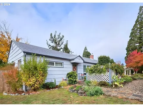 438 W Center St, Roseburg, OR 97471