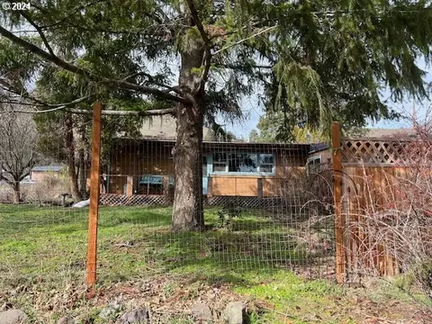 1202 Oak St, La Grande, OR 97850