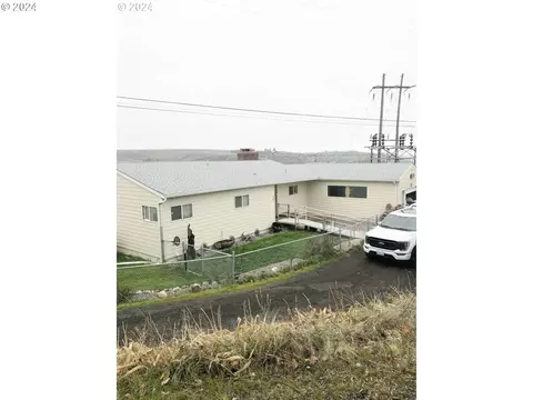 56 NE Mount Hebron Dr, Pendleton, OR 97801 photo 1