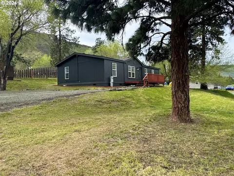 1107 Emerson Dr, The Dalles, OR 97058