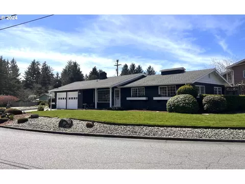 2618 Greenbriar St, Reedsport, OR 97467