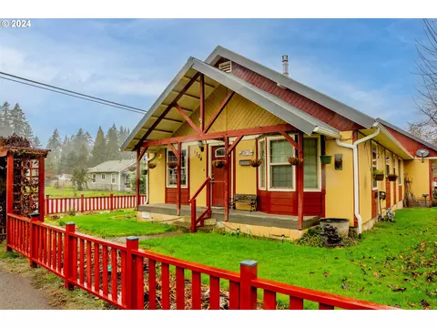1304 Hawthorne St, Sweet Home, OR 97386