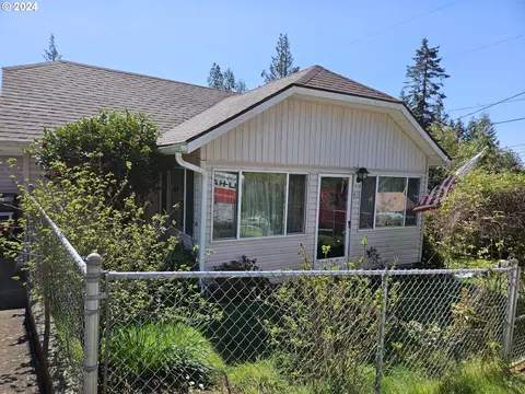 815 SE 3rd Ave, Coquille, OR 97423
