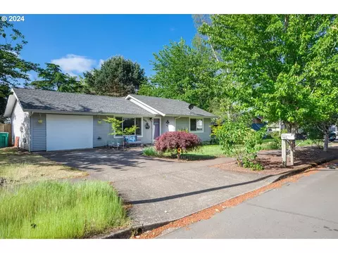 406 E Cambridge Dr, Newberg, OR 97132