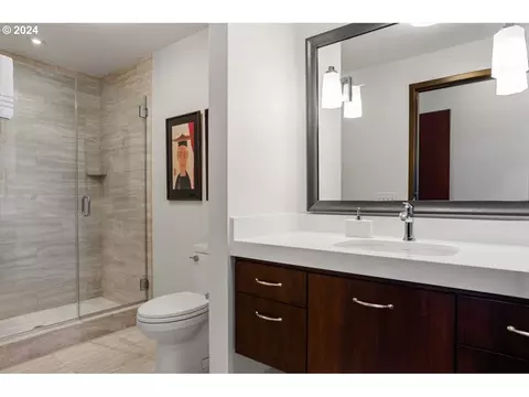 1221 SW 10th Ave #1801, Portland, OR 97205 | 48 Photos - Movoto