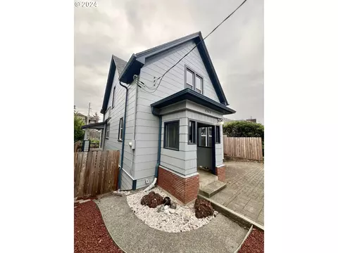 2563 Sheridan Ave, North Bend, OR 97459