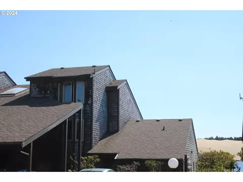 1060 Bay St #2, Florence, OR 97439