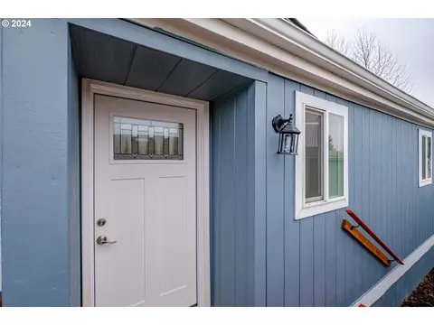 31919 N Lake Creek Dr #60, Tangent, OR 97389