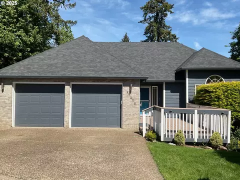 17413 Wake Robin Cir, Oregon City, OR 97045