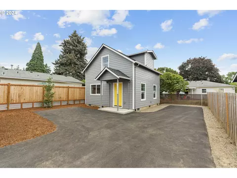 10482 SE Liebe St #B, Portland, OR 97266