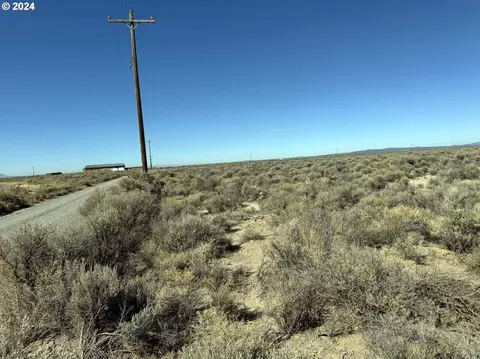 fossil lake rd, Christmas Valley, OR 97641