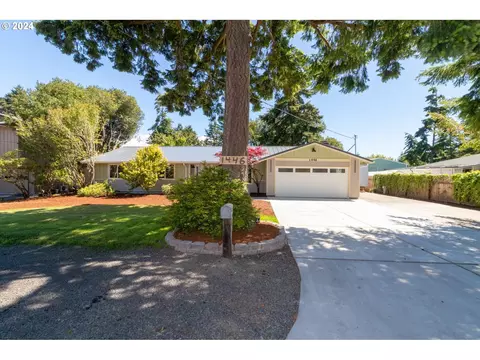 1446 20th St, Florence, OR 97439