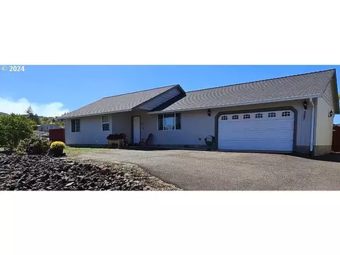 297 Roberts Creek Rd, Roseburg, OR 97471