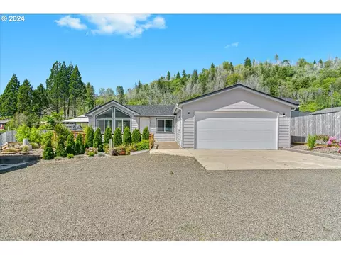 385 N Best View Dr, Otis, OR 97368