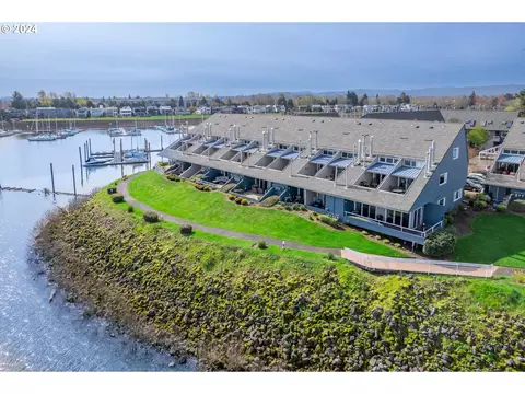 110 N Hayden Bay Dr, Portland, OR 97217