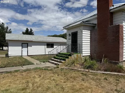 Exterior - 265 N 4th Ave, Elgin, OR 97827 photo 2 of 2