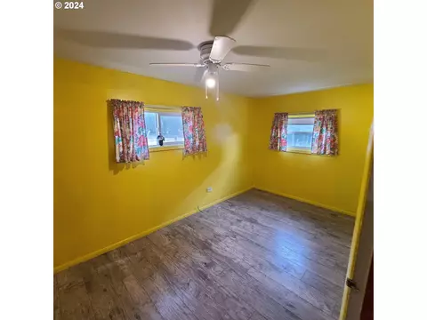 Bedroom - 265 N 4th Ave, Elgin, OR 97827 photo 5 of 6