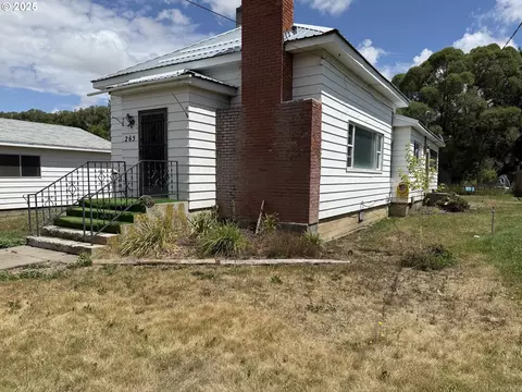 Exterior - 265 N 4th Ave, Elgin, OR 97827 photo 1 of 2