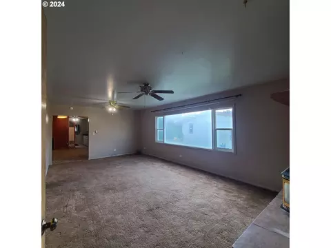 Living - 265 N 4th Ave, Elgin, OR 97827 photo 2 of 5