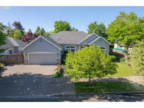 3328 Antigua Dr, Eugene, OR 97408
