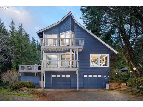 1110 NE Lakewood Dr, Newport, OR 97365
