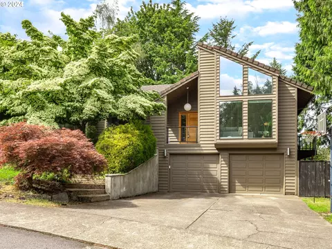 10022 SW Balmer Cir, Portland, OR 97219