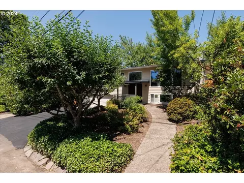 3625 SW Tunnelwood St, Portland, OR 97221