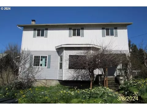 1768 NE Commercial Ave, Roseburg, OR 97470
