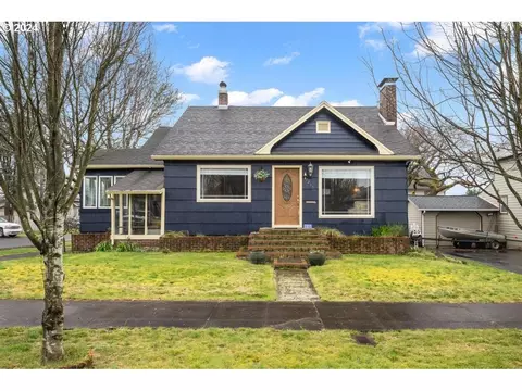 2215 8th St, Tillamook, OR 97141
