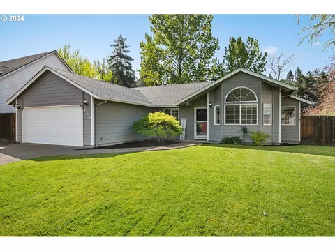 504 E Brandon Dr, Newberg, OR 97132
