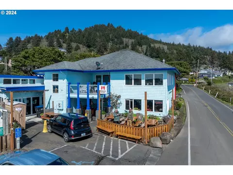 125 Ocean View Dr #A, Yachats, OR 97498