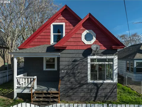913 E 8th St, The Dalles, OR 97058
