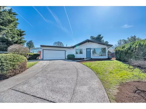 12124 NE Sacramento St, Portland, OR 97220