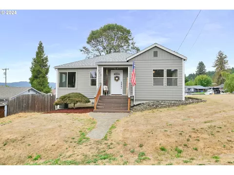 545 N Willamette St, Sutherlin, OR 97479