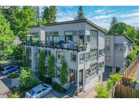 7932 SE 6th Ave, Portland, OR 97202