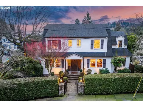 2504 SW Ravensview Dr, Portland, OR 97201