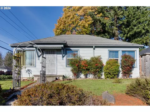 9207 SE Alder St, Portland, OR 97216