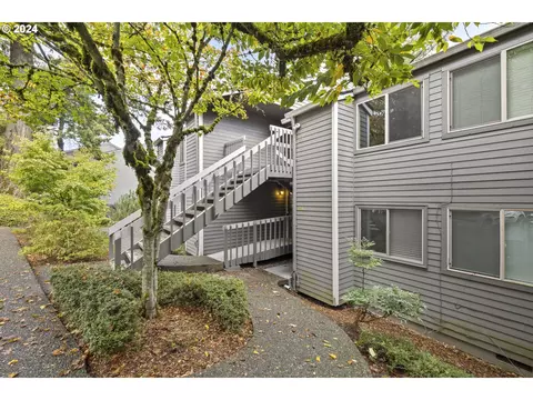 44 Eagle Crest Dr #21, Lake Oswego, OR 97035