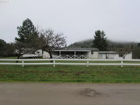449 Evergreen Ridge Rd, Riddle, OR 97469
