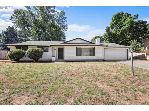 325 Patricia Dr, Gladstone, OR 97027